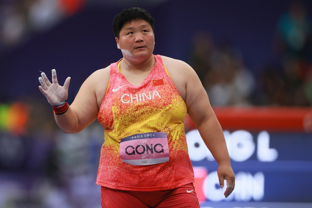 战胜困难！运动员奋勇争先获得荣誉