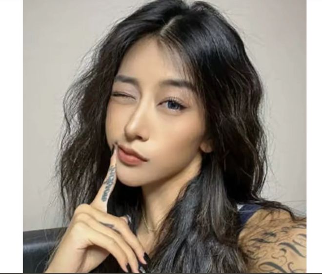 罗德里戈女友秀大花臂，这身材如何？