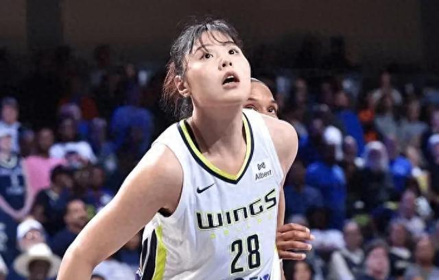 19分12篮板！李月汝取得WNBA生涯首次两双的简单介绍