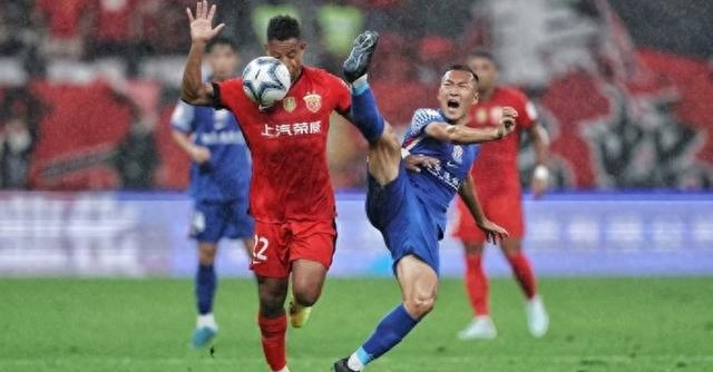 申花引援获得好表现，阿苏埃首秀攻入两球，3名国脚连续首发影响榜首之战