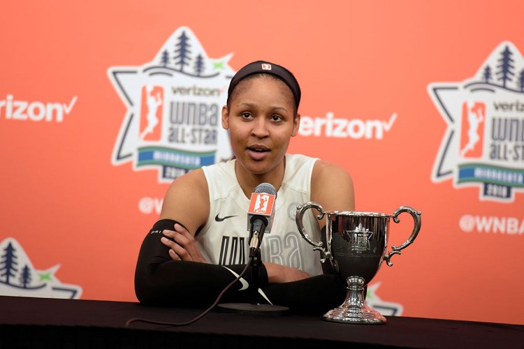 WNBA全明星众球员身着“还钱”T恤表达抗议的简单介绍