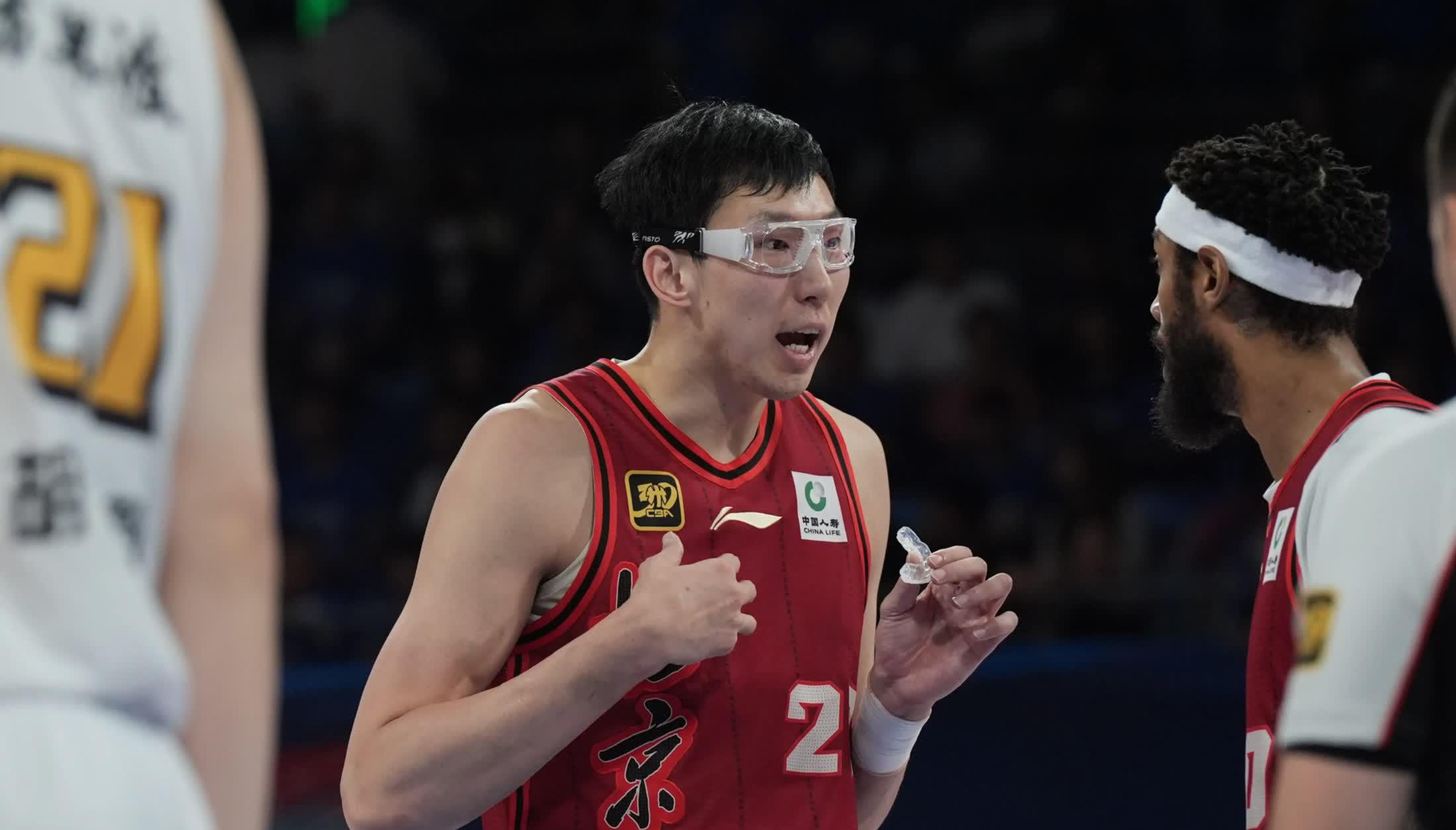 包含周琦31分曾凡博28+10首钢大胜福建广东胜广州的词条