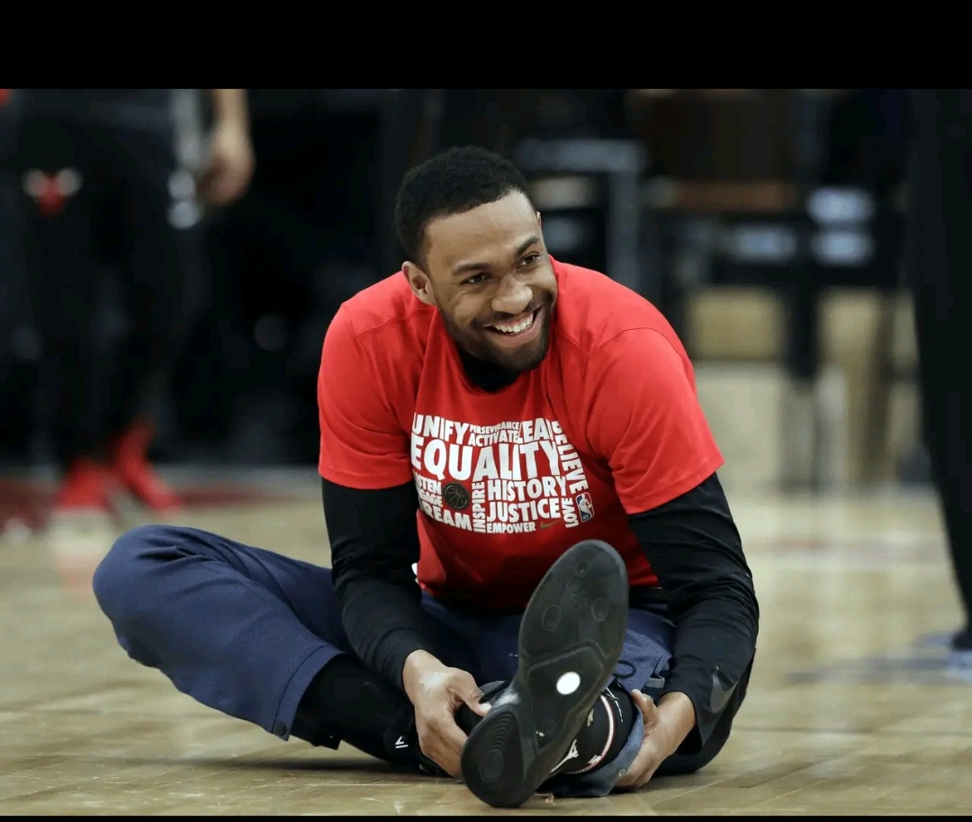 包含2年500万！帕克正式签约！再见了，NBA最悲情的榜眼秀的词条