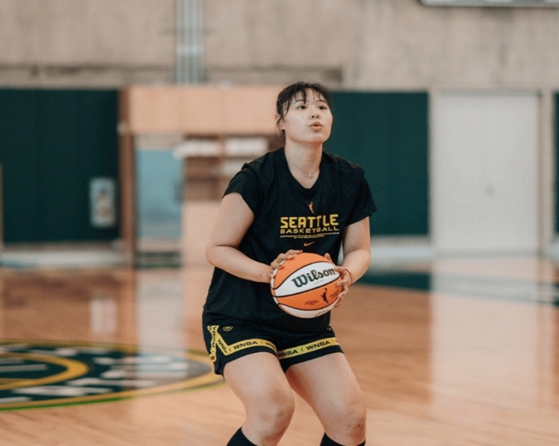 WNBA全明星众球员身着“还钱”T恤表达抗议的简单介绍